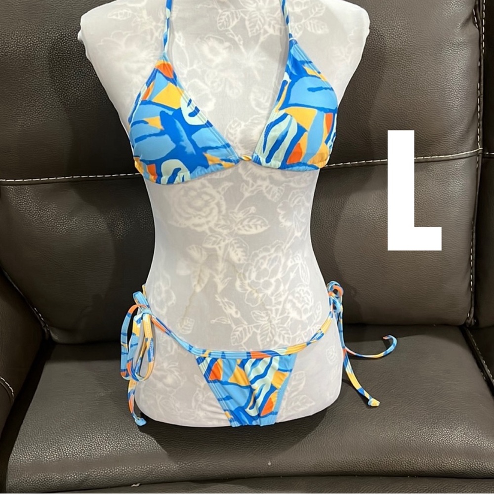 Vivid Flattering adjustable Bikini in size Large
